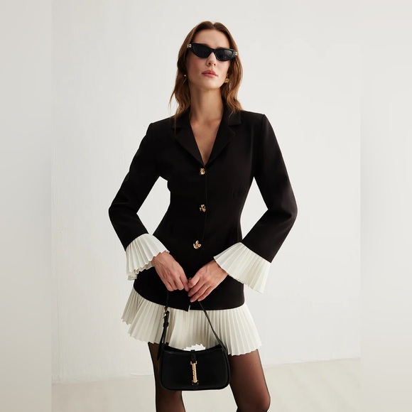 Commense Dresses & Skirts - Commense V-Neck Two-Tone Pleated Button Dress